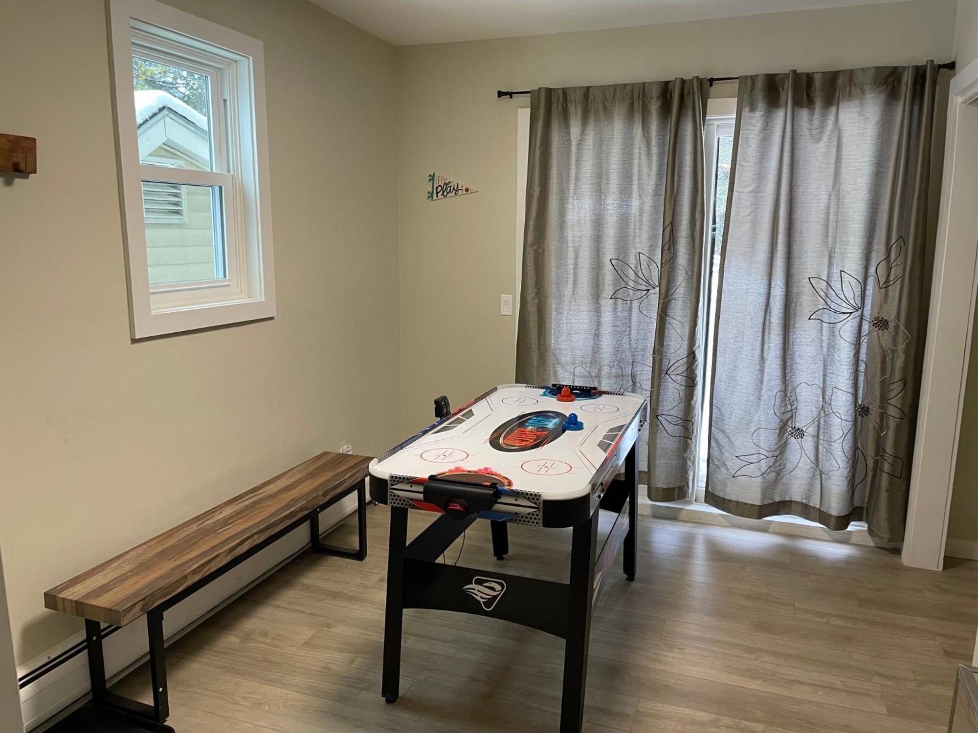 Fantastic Retreat 5Min From Village With Media Room, Ac And Sauna! 斯托 外观 照片